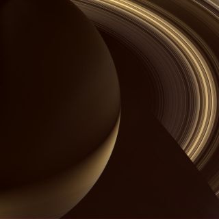 La NASA muestra el lado oscuro de Saturno