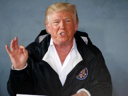 ''Dieciséis muertes confirmadas, 16 frente a miles'', dijo el mandatario, quien ha recibido fuertes críticas por la lenta reacción federal ante los daños del huracán en la isla.  AP / E. Vucci