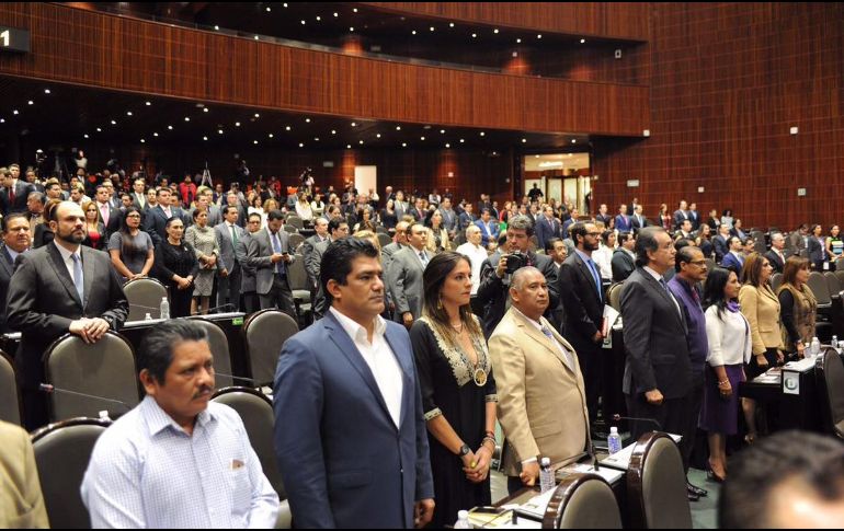 En algún momento se registró un jaloneo entre priistas y legisladores de Morena. TWITTER/@Mx_Diputados