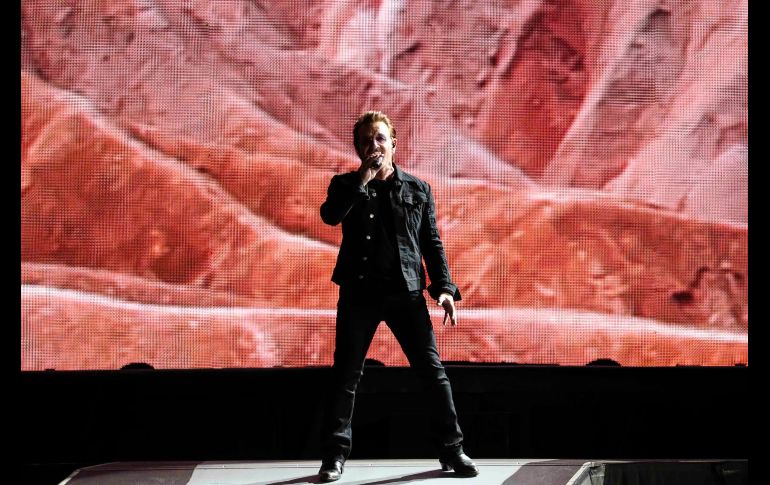 Durante la presentación, Bono tomó varias veces el micrófono para ofrecer algunos mensajes al público. NTX/J. Serratos