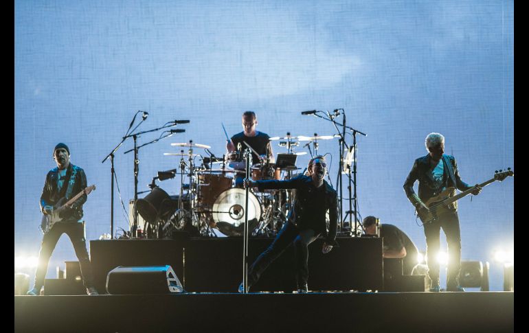 El concierto inició a las 21:20 horas con la presencia de unos 65 mil asistentes. NTX