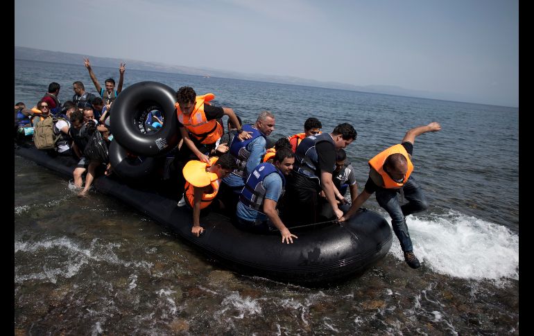 En las últimas 24 horas han sido rescatados 156 refugiados en dos operaciones llevadas a cabo en aguas cercanas a Lesbos y Farmakonisi. AP/ARCHIVO