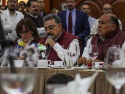 En su discurso de aceptación, Lomelí (c) destacó el crecimiento que ha tenido el partido a tres años de su fundación. TWITTER / @DrCarlosLomeli