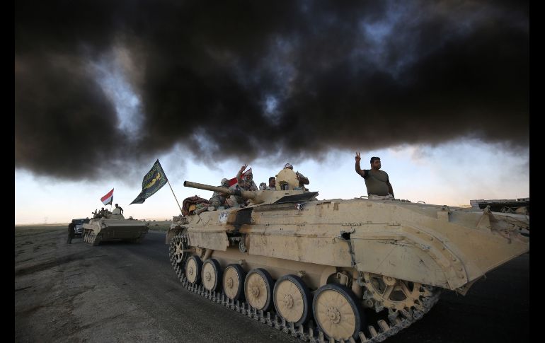 Fuerzas iraquíes respaldadas por unidades de Movilización Popular avanzan hacia Hawija, en un operativo para retomar el control de la ciudad de manos del Estado Islámico. AFP/A. Al Rubaye