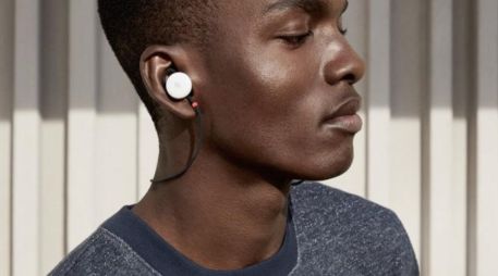 Los Pixel Buds tienen un precio de 159 dólares y estarán disponibles en EU a partir de noviembre. ESPECIAL / Google