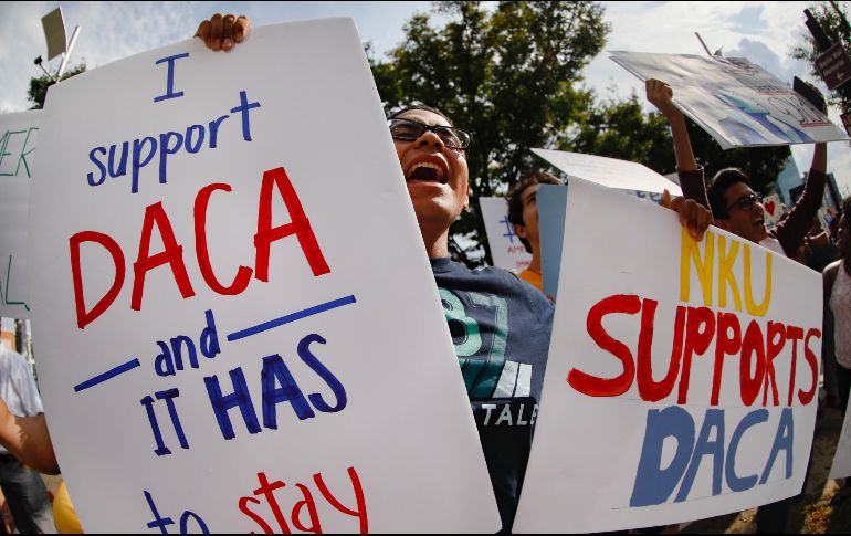 Hasta ayer martes, 106 mil de los 154 mil inmigrantes elegibles para renovar su permiso de DACA habían enviado su aplicación. AP/ARCHIVO