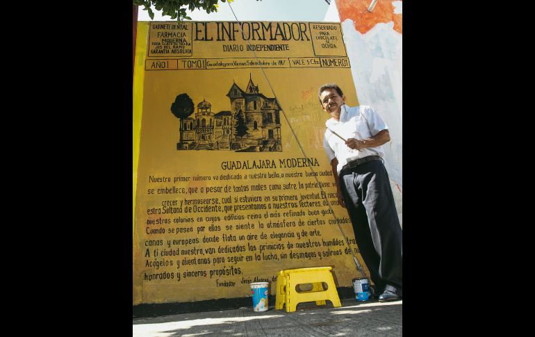 Herencia. Pedro Contreras recuerda que, hace 50 años, su padre leía EL INFORMADOR. Eso le provocó su interés por la lectura. EL INFORMADOR/A. García