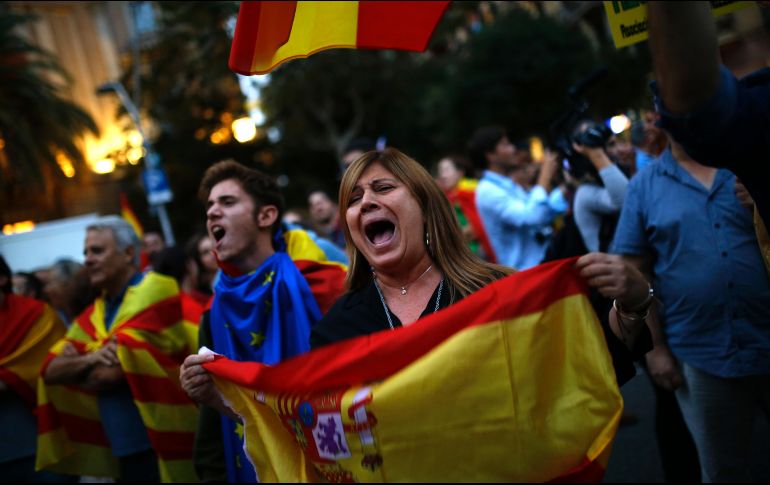 Se mantiene la ruptura en las calles de España, donde persisten las manifestaciones en contra de la independencia catalana. AP/F. Seco