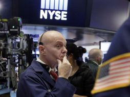 El NYSE Composite opera casi sin cambios, es decir baja 0.05 puntos (-0.00 por ciento) al ubicarse en 12 mil 304.62 unidades. AP / ARCHIVO