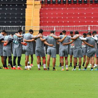 Costa Rica busca boleto al Mundial con incertidumbre por ''Nate''