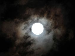 La Luna de octubre se aprecia más hermosa por efecto de los cambios que se presentan con la entrada del equinoccio de otoño en el hemisferio norte. NTMX / I. Hernández