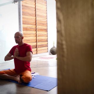 Meditación cambia la estructura cerebral: estudio