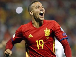 Rodirgo Moreno celebra el primer gol de la Furia Roja. EFE/ J. Reina