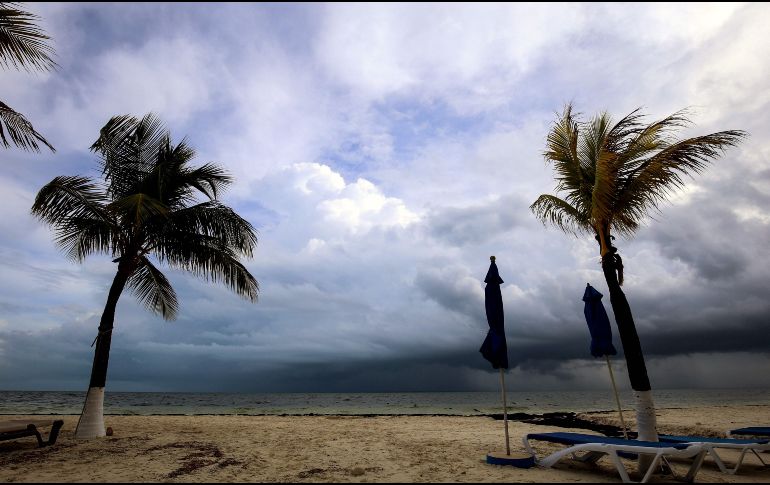 El presidente de EU, Donald Trump, aprobó una declaración de emergencia para una gran zona de Luisiana y ordenó el envío de ayuda federal para el estado a medida que el huracán se acerca. AFP / E. Ruiz