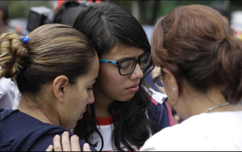 Alrededor de tres mil 500 especialistas han acudido a atender hasta la puerta de sus domicilios a las personas que se vieron impactadas emocionalmente. AP / ARCHIVO