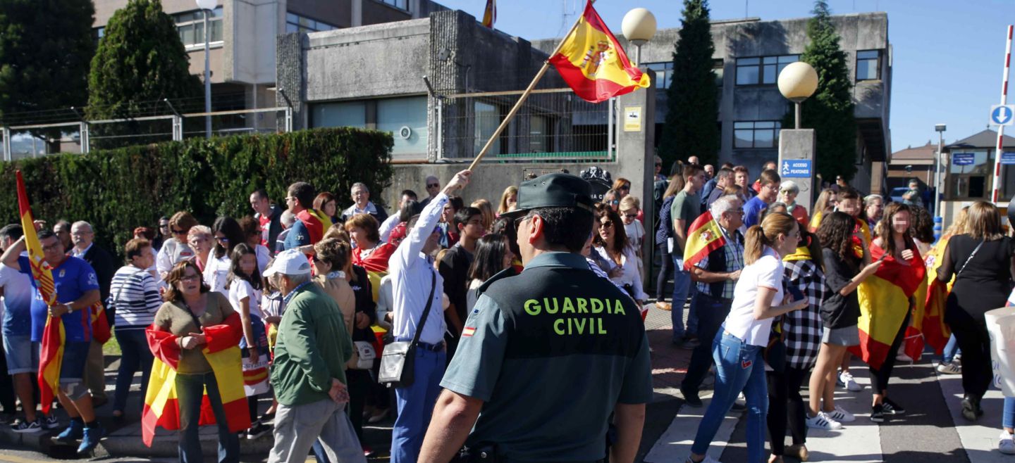 Concentración en Oviedo en apoyo a la Policía Nacional desplazada de Cataluña EFE / J. Cerejido