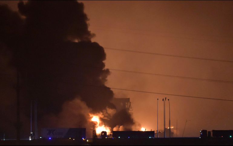 La explosión y el posterior humo negro ha sido visible desde muchos puntos de la capital de Ghana. AP/ARCHIVO
