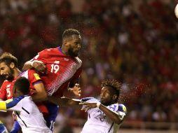 Cabezazo providencial. El testarazo de Waston al 90+5 selló el pase de los ticos, que se colocan como segundo lugar de la eliminatoria de Concacaf. AFP/ J. Rendón
