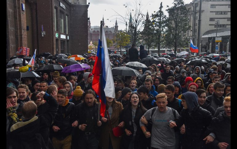 Cientos de manifestantes salen a las calles para exigir la dimisión del líder ruso, Vladirmir Putin hoy sábado cuando cumple 65 años. AFP/V. Maximov