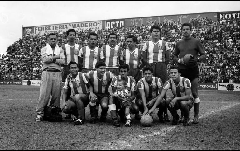 Monumentales. El Campeonísimo posa para una fotografía el 15 de diciembre de 1958. EL INFORMADOR/ARCHIVO