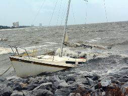 Autoridades de Louisiana y otras entidades exhortaron a los residentes a prepararse para enfrentar a “Nate”. AP/J. Vicor