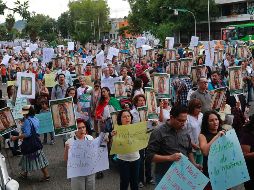 Los católicos realizaron un recorrido por Calzada Federalismo a partir de la calle Libertad. EL INFORMADOR/ M. Vargas