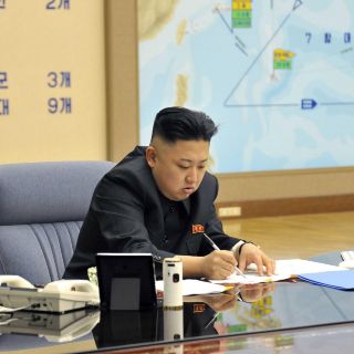 Kim Jong-un alaba sus "valiosas" armas nucleares