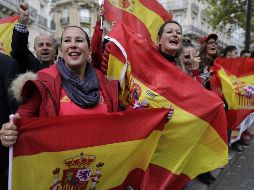 La protesta tuvo lugar junto a la sede el Instituto Cervantes y contó con la presencia del nuevo embajador de España en Francia, Fernando Carderera. AFP/T. Samson