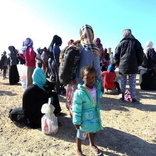 Miles de migrantes atrapados en combates en Libia