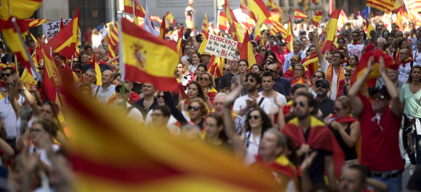 Vista de la manifestación convocada por la Societat Civil Catalana en Barcelona. EFE / M. Pérez