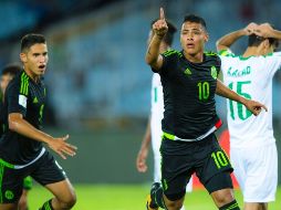 Roberto de la Rosa celebra tras anotar el tanto de México, al minuto 51. TWITTER/@miseleccionmx