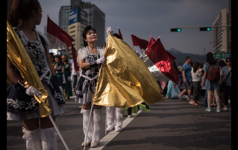 Participantes en un desfile del Festival de Arte Callejero de Seúl, en Corea del Sur. AFP/E. Jones