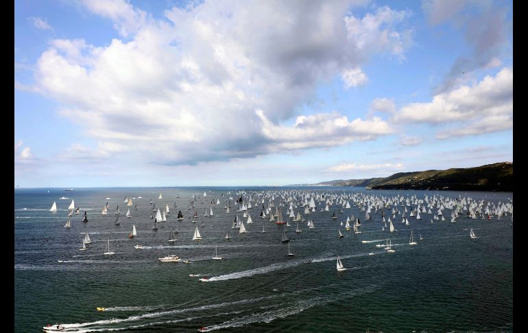 Veleros participan en la tradicional regata 