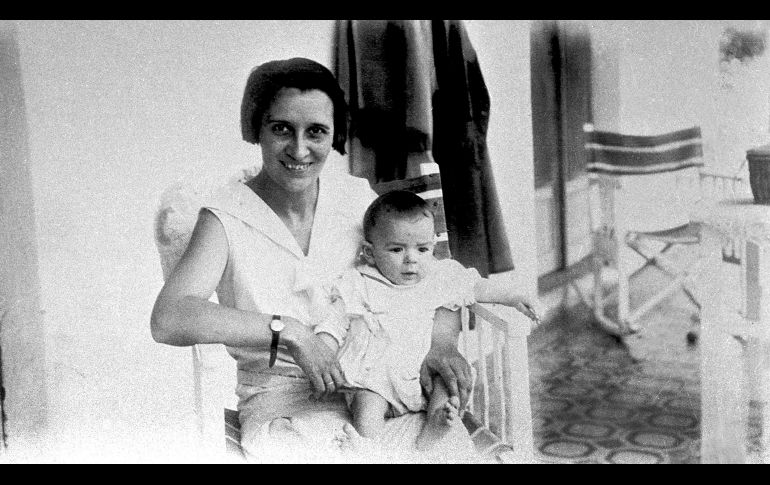 Celia de la Serna con su hijo Ernesto Guevara de la Serna, quien nació un 14 de junio de 1928, en Rosario, Argentina. AFP/AIN