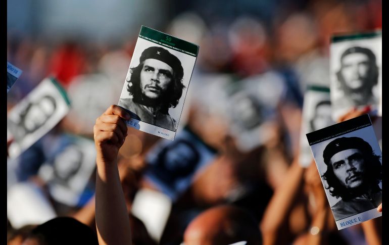 Cubanos rinden homenaje a Ernesto 