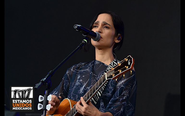 Julieta Venegas llamó a reconstruir el país y a 