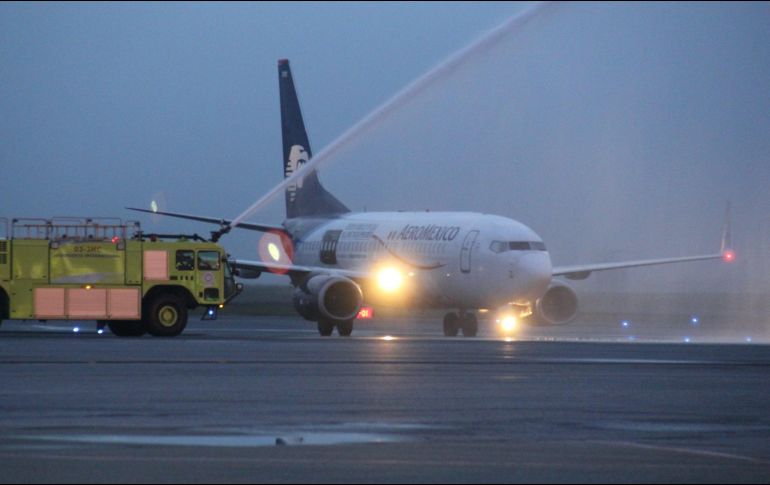 el mes pasado, Aeroméxico movilizó a 993 mil personas en vuelos nacionales y a 586 mil en internacionales. NOTIMEX/Archivo