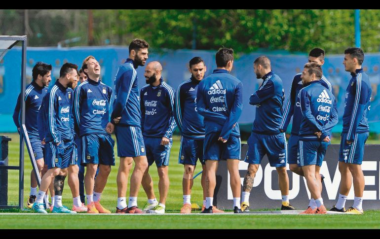 Práctica. La albiceleste realizó ayer su último entrenamiento antes de partir a Ecuador. AFP
