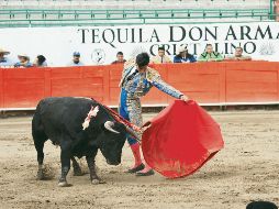 Sin suerte. Ricardo de Santiago se mostró voluntarioso y el público tapatío se lo reconoció. EL INFORMADOR/G. Gallo