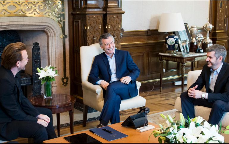 Macri recibió a Bono junto a su jefe de gabinete, Marcos Peña, en la Casa Rosada. EFE / PRESIDENCIA