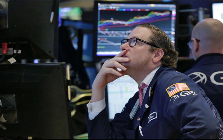 La sesión comenzó con dudas y sólo dos horas antes del cierre pareció agarrar dirección firme, para abajo. AP / ARCHIVO