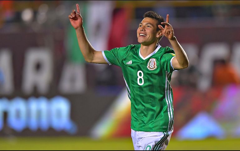 Lozano sufrió una caída con el brazo extendido en el entrenamiento del pasado sábado 7 de octubre; viajará a Holanda para ser revisado. MEXSPORT / ARCHIVO