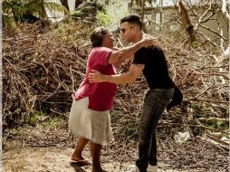 Ricky Martin llegó a su natal Puerto Rico con un cargamento de siete toneladas de alimentos para los damnificados por el huracán 