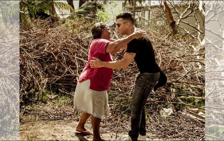 Ricky Martin llegó a su natal Puerto Rico con un cargamento de siete toneladas de alimentos para los damnificados por el huracán 