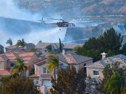 Suman 10 muertos por incendios en California