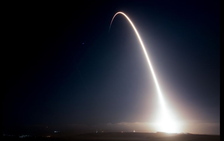 La empresa SpaceX lanzó con éxito 10 satélites de comunicación de la firma Iridium, en su cohete Falcon 9, desde la base aérea de Vandenberg, en California. AP/Vandenberg Air Force Base/I. Dudley