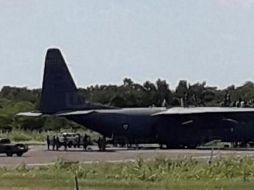 Las autoridades del aeropuerto informaron que se desconoce el tiempo que tarde en ser reparado el avión militar. ESPECIAL
