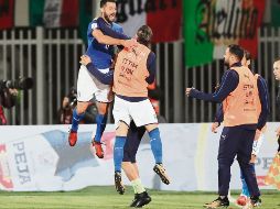 Triunfo. Antonio Candreva (izquierda) celebra su gol ante Albania. EFE