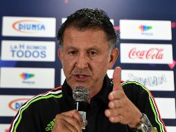 En conferencia de prensa, el estratega indicó que enfrentará al rival con total seriedad. AFP/O. Sierra