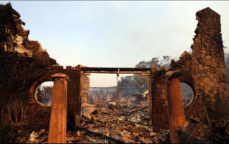 Entrada de un viñedo en Napa que fue consumida por las llamas. AP/ J. M. SANCHEZ